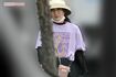 熊田曜子。周囲の話によれば、騒動で仕事が激減したためなのか、よく近所の公園にいるとのこと