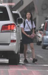 2018年、車で迎えにきた木村拓哉にKoki,はおどけた表情