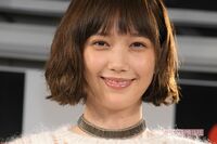 本田翼に新恋人、撮影現場で共演者にも “オープンにしていた” 恋バナ