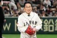 岸田文雄首相の秘書官・長男の翔太郎氏が首相公邸で一族集めて忘年会 “私物化の悪ふざけ”に「中学生のス…