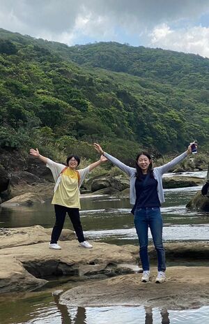 娘さんと一緒に、西表島でリゾートバイトデビュー。「バイト仲間からは『ママ』と呼ばれていました」（生島さん）