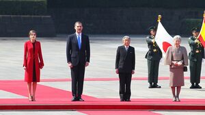 レティシア王妃（一番左）は'01年に30歳以下の優れたジャーナリストに贈られるLarra賞を受賞