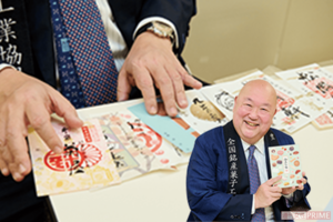 御菓印帳は発売初日に並んで一番乗りで購入。御菓印も1日で大量に集めたという久保田さん