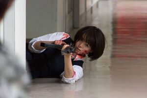 清野菜名の初主演映画『東京無国籍少女』、銃を撃つ姿もりりしい