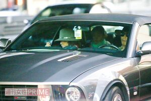 2015年11月、CocomiとKoki,の送迎をする木村拓哉と工藤静香3/5