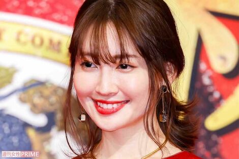 小嶋陽菜、絶好調ブランドの最新ランジェリー姿披露で「熟女感がすごい」「もはや潔い」隠さぬ豊満ボディ