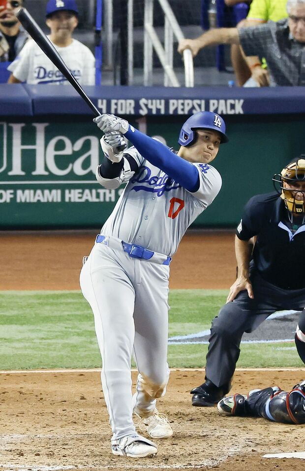 2024年はケガの影響で打者に専念した大谷翔平。9月20日には史上初となる“50-50”の偉業を達成した　写真/共同通信社