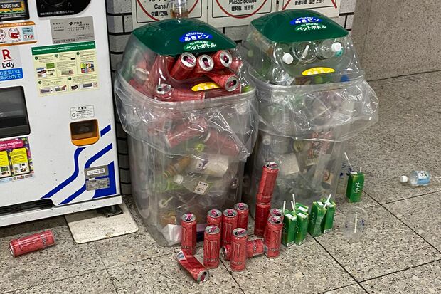 ONEOKROCKのライブ後、大量に捨てられた空き缶（ツイッターより）