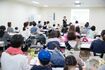 防災ママカフェはいつも最前列から埋まり、目の色を変えたママたちは真剣にメモを取る　