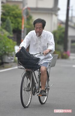 出勤時の若林氏。この日も10時～22時の間、指導に励んだ