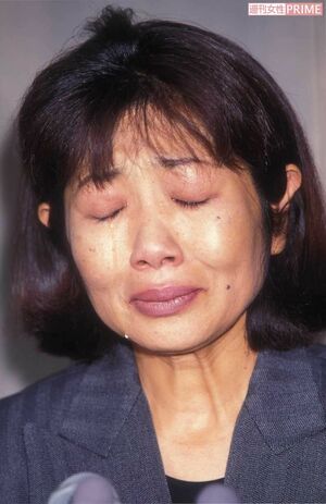 1995年の夫の隠し子騒動時の会見。「今思えばなんで私が叩かれたの?」と泉ピン子