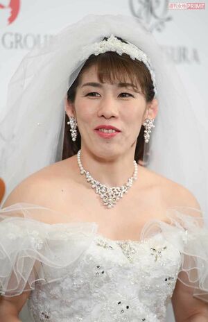 ドレス姿の吉田沙保里（2019年）