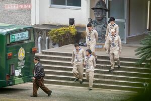 '18年『トレジャーハンター』のロケでおなじみのバスに乗り込む『ガキ使』メンバーたち