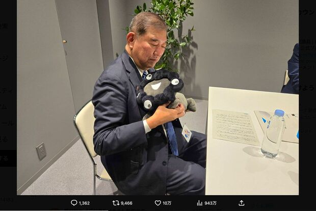 万博最終日の10月13日、黒いミャクミャクと“遭遇”した石破茂首相(本人の公式Xより)