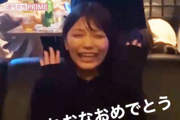 歌舞伎町のバーで泥酔した様子の『まねきケチャ』でセンターを務める松下玲緒菜