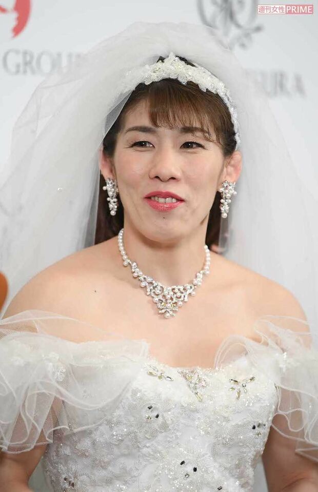 ドレス姿の吉田沙保里（2019年）