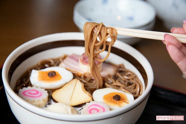 麺はコーヒーが練り込んだ自家製
