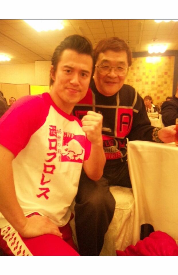 アントニオ小猪木（左）と仲本工事さん（アントニオ小猪木より提供）