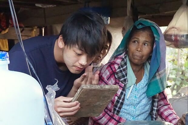 竹内涼真　『世界ウルルン滞在紀SP』(c)MBS