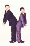 1991年の結成当初のアーティスト写真。キャイ〜ンポーズが今と逆!?　