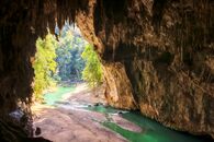 タイ洞窟の少年にお金のにおい!? こぞって集まる大人たちの「ある目的」