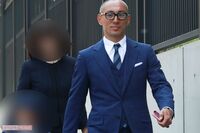 '19年4月、都内の有名私立小学校の入学式にやってきた市川海老蔵と勸玄くん