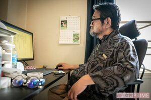 コロナ禍をきっかけに仕事部屋を借りた。仮眠用の布団も（撮影／佐藤靖彦）