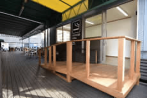 ちよだプラットフォームスクウェア敷地内に設置された喫煙トレーラー（千代田区ホームページより）