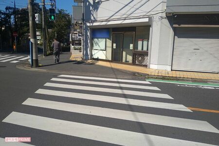 住山容疑者の車に被害者が巻き込まれた交差点の横断歩道。事故直後から血痕はなかったという