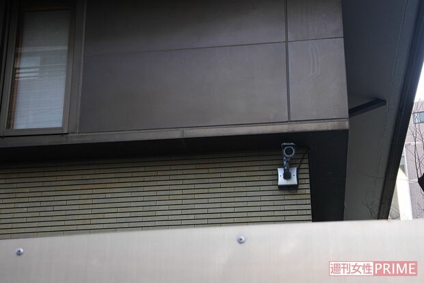 渋谷区神泉町にある石原容疑者の自宅には複数の防犯カメラと鉄壁のガードが築かれている。また、犬のフンの取り締まりにもうるさかった
