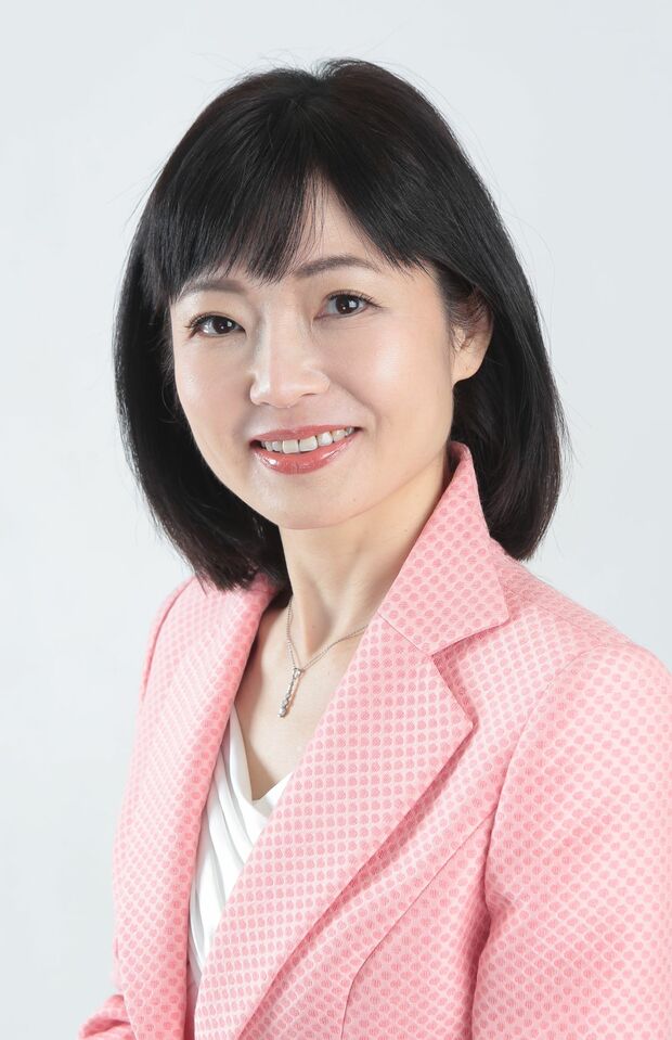 奥田逸子先生●加齢画像研究所ONI所長・医師。画像解剖学の観点から、自らの顔を実験台に研究し続け、自分でできる運動法を考案・普及している。著書に『すぐ実感！「マイナス10歳」カオキン体操』（青志社）。