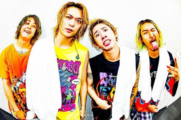 『ONE OK ROCK』のメンバー。左から2番目がToru（インスタグラムより）