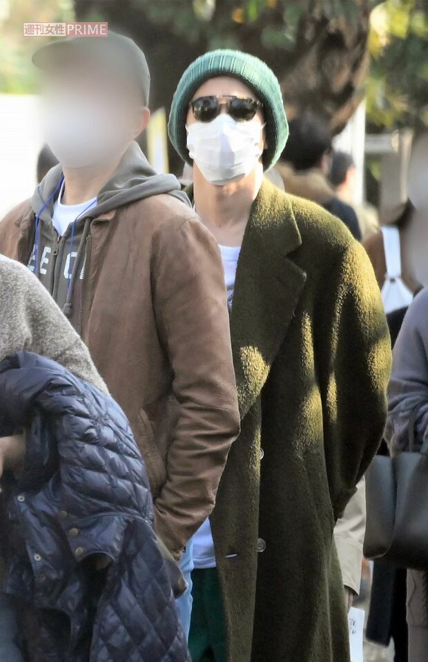 入場の列に並ぶ永山瑛太