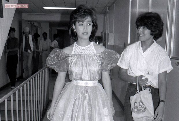 テレビ番組の収録に臨む柏原芳恵