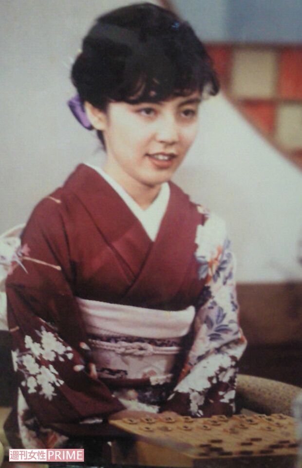 その実力と美貌で、将棋界を越えての人気者となる