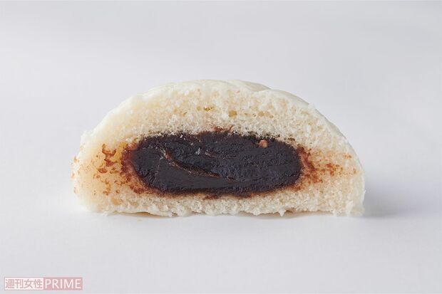 【あんまん】第2位　セブンイレブン　ふわふわ×濃厚ごまあんまん／130円　撮影／山田智絵