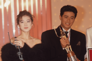 1987年11月、第18回日本歌謡大賞グランプリにて。中森は『難破船』で最優秀放送音楽賞、近藤は『泣いてみりゃいいじゃん』で大賞を受賞