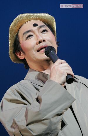 モノマネを披露するコロッケ