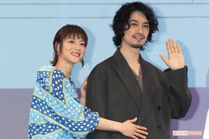 『ヒヤマケンタロウの妊娠』の配信記念トークイベントに登壇した斎藤工と上野樹里