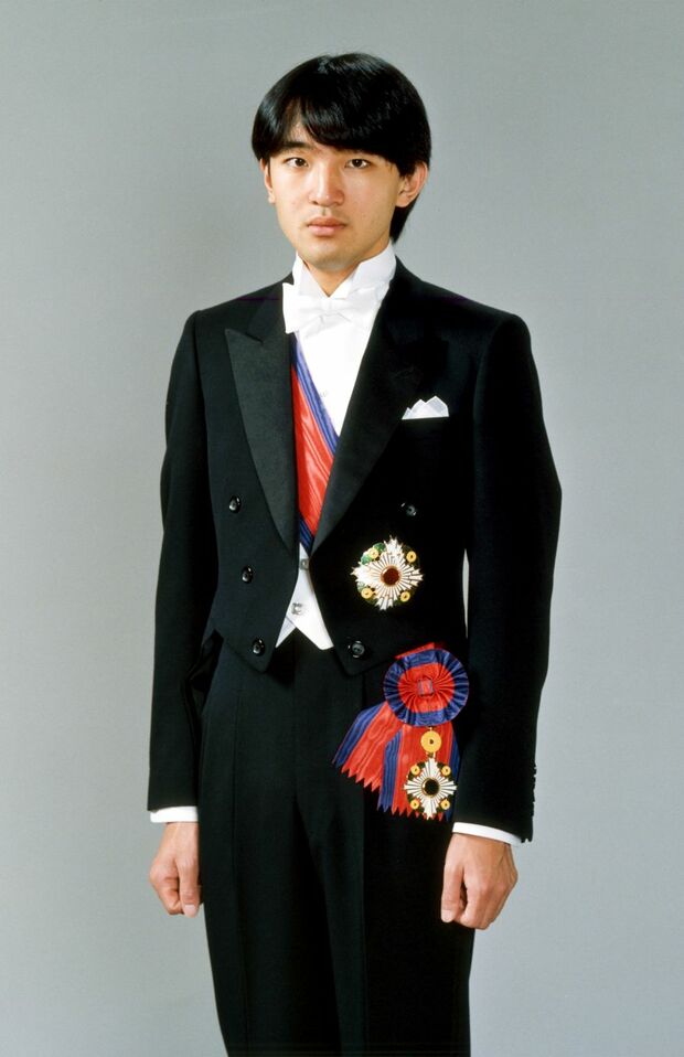 大勲位菊花大綬章をつけられた秋篠宮さま(1985年11月30日)写真/宮内庁