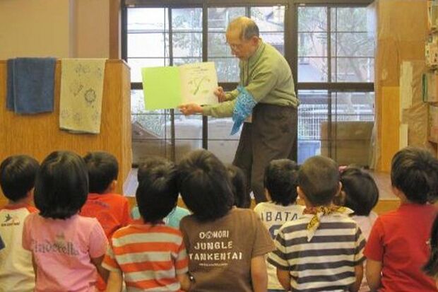 読み聞かせボランティアの様子