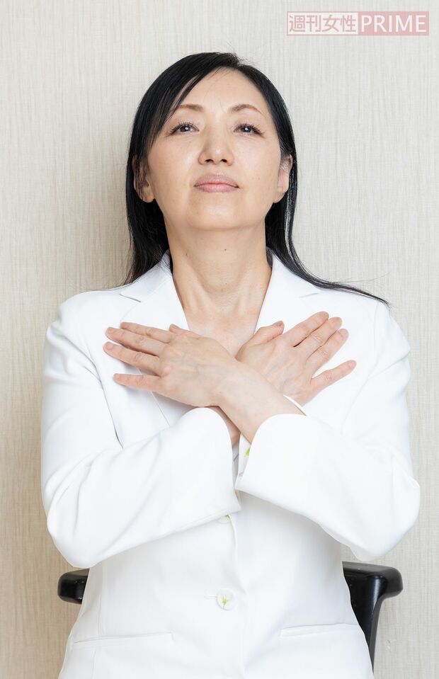 1.首の筋肉を伸ばし正しい姿勢に（撮影／齋藤周造）