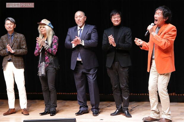 2020年3月、厚労省主催の「依存症啓発イベント」に参加した、杉田あきひろは歌も披露