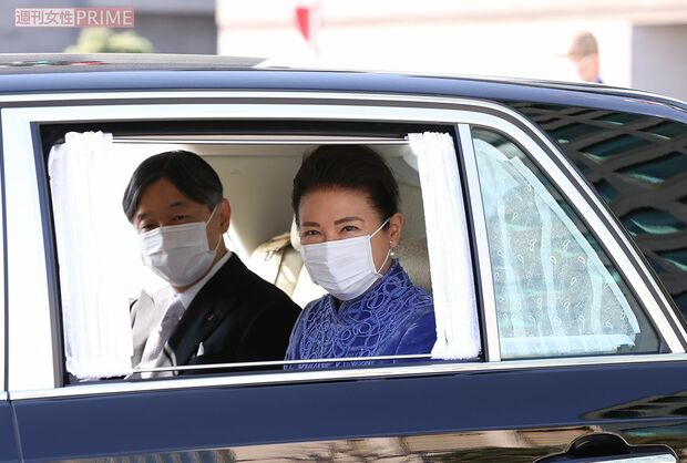 2021年2月、天皇陛下のお誕生日につき諸行事のため皇居へ向かわれる天皇皇后両陛下