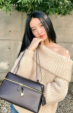 『ロロ・ピアーナ』のバッグを「お気に入り」として紹介した (Koki,公式インスタグラムより)