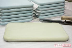 風呂上がりに身体からしたたる水滴や足裏の水分を素早く吸い取る珪藻土バスマット 9180円 撮影/Rui Izuchi