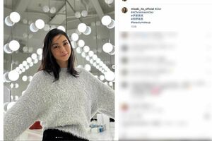 12月17日、雑誌『美ST』に登場することを報告した伊東美咲。「化粧が濃い」と話題に（本人のインスタグラムより）