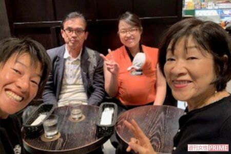 父・正通さん、母・京都さん、妹さんとの家族写真