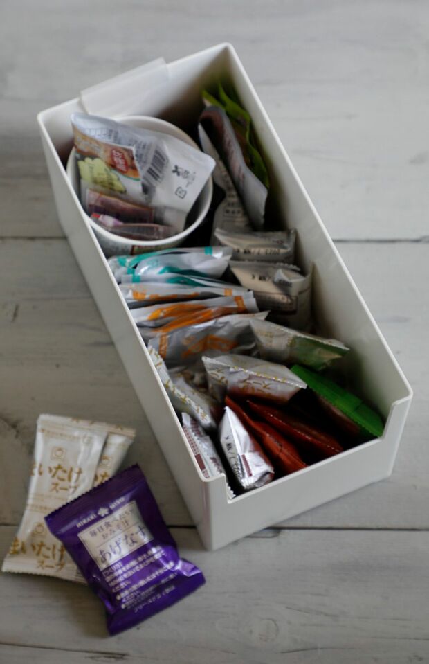 味噌汁やスープ類だけでなく、カレー、おかゆなど多彩。お湯さえあれば簡単に温かい食事ができるし、近年の製品は味もよく、バラエティ豊富で飽きない　撮影／飯貝拓司