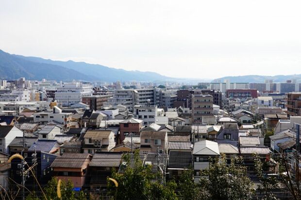 地方でも働き先があり、医療や交通などインフラも整っている都市部が人気　※写真はイメージです